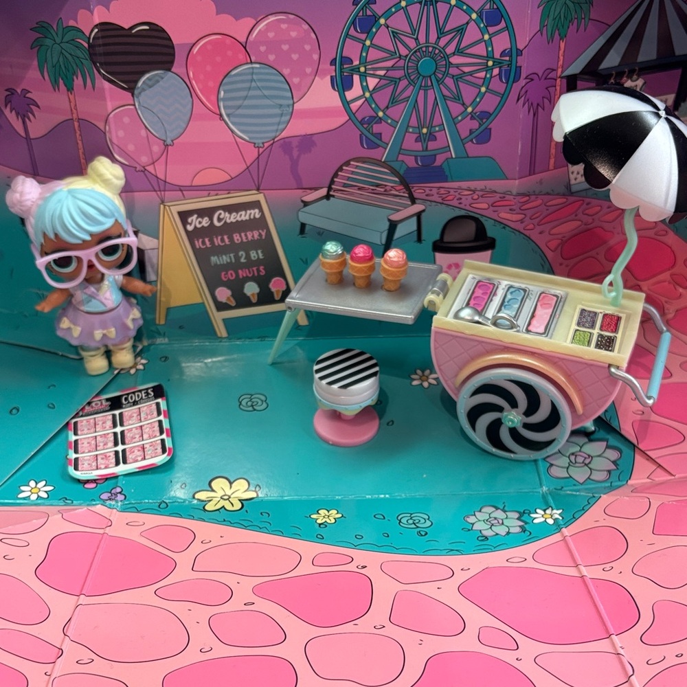 LOL Surprise Doll Ice Cream Pop up w/extra LOL Doll